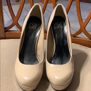 Delicious: Nude and black closed toe heels, size 6